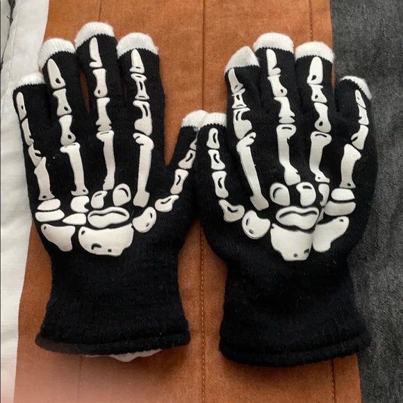 Skeleton Gloves - Picture 1 of 1